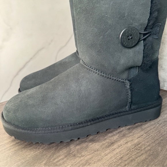 UGG Boots Bailey Button ll Black Size 10 - Picture 2 of 5